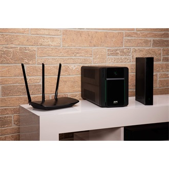 APC Easy UPS BVX 2200VA UPS szünetmentes tápegység