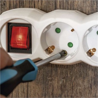 Emos P1422 4 aljzat 2méter 1mm2 kapcsolós fehér elosztó