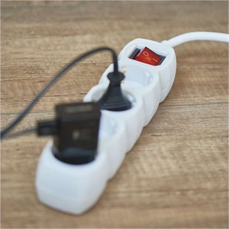 Emos P1422 4 aljzat 2méter 1mm2 kapcsolós fehér elosztó