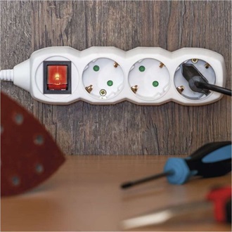 Emos P1422 4 aljzat 2méter 1mm2 kapcsolós fehér elosztó