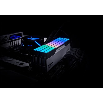 KLEVV CRAS V ROG 32GB 6200MT/s DDR5 memória CL30 Kit of 2 fehér-szürke RGB