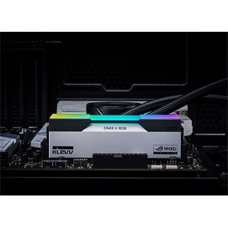 KLEVV CRAS V ROG 32GB 6200MT/s DDR5 memória CL30 Kit of 2 fehér-szürke RGB