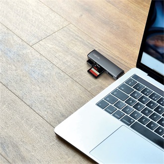 Logilink USB 3.2 Gen2, 2 portos hub kártyaolvasóval, alumínium házzal