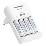 PANASONIC ENELOOP akkutöltő 240V, 4xAA/AAA elem kompatibilis + 4db 2000mAh AA elem, FEHÉR