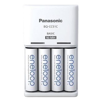 PANASONIC ENELOOP akkutöltő 240V, 4xAA/AAA elem kompatibilis + 4db 800mAh AAA elem, FEHÉR
