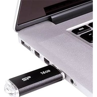 Silicon Power 16GB Ultima U02 USB-A 2.0 pendrive BOX fekete