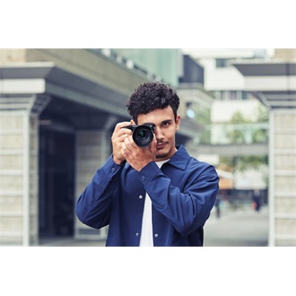 Sony Alpha 6400 digitális fényképezőgép fekete + 18-135mm f/3.5-5.6 OSS objektív KIT